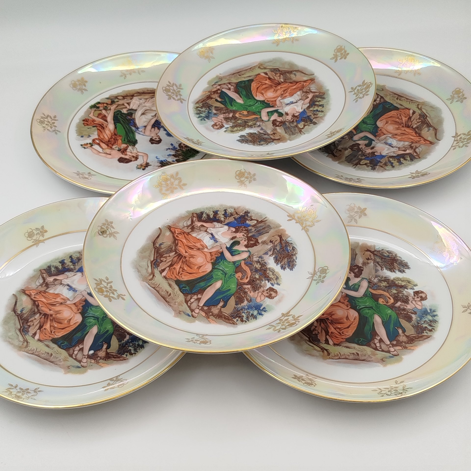 Комплект из 6-ти десертных тарелок "Мадонна", фарфор, деколь, люстр, золочение, Kahla, Германия, 1968-1987 гг.