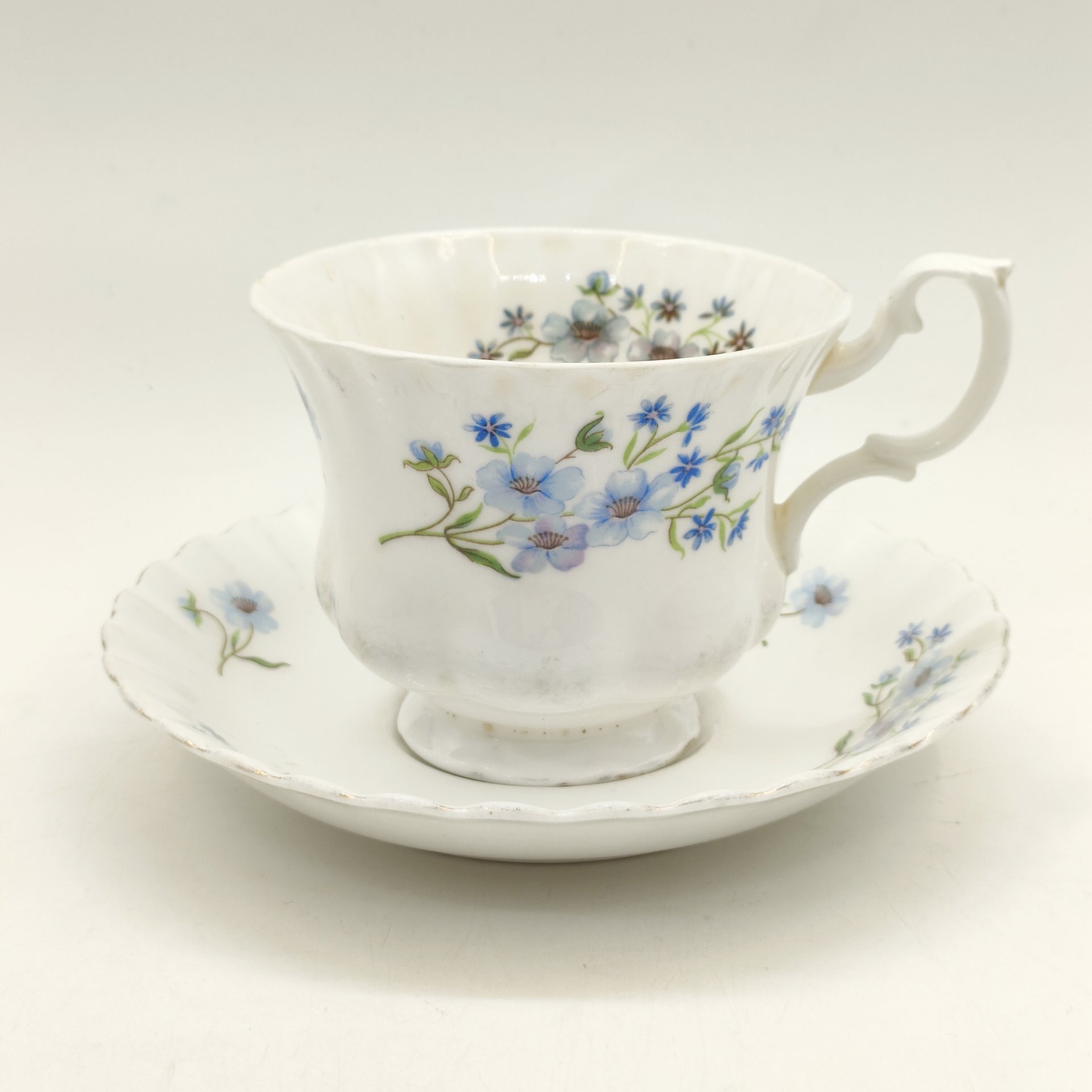 Чайная (кофейная) пара "Blue Rock", украшенная цветочным декором, Richmond, фарфор, деколь, золочение, Великобритания, 1980-1990 гг.