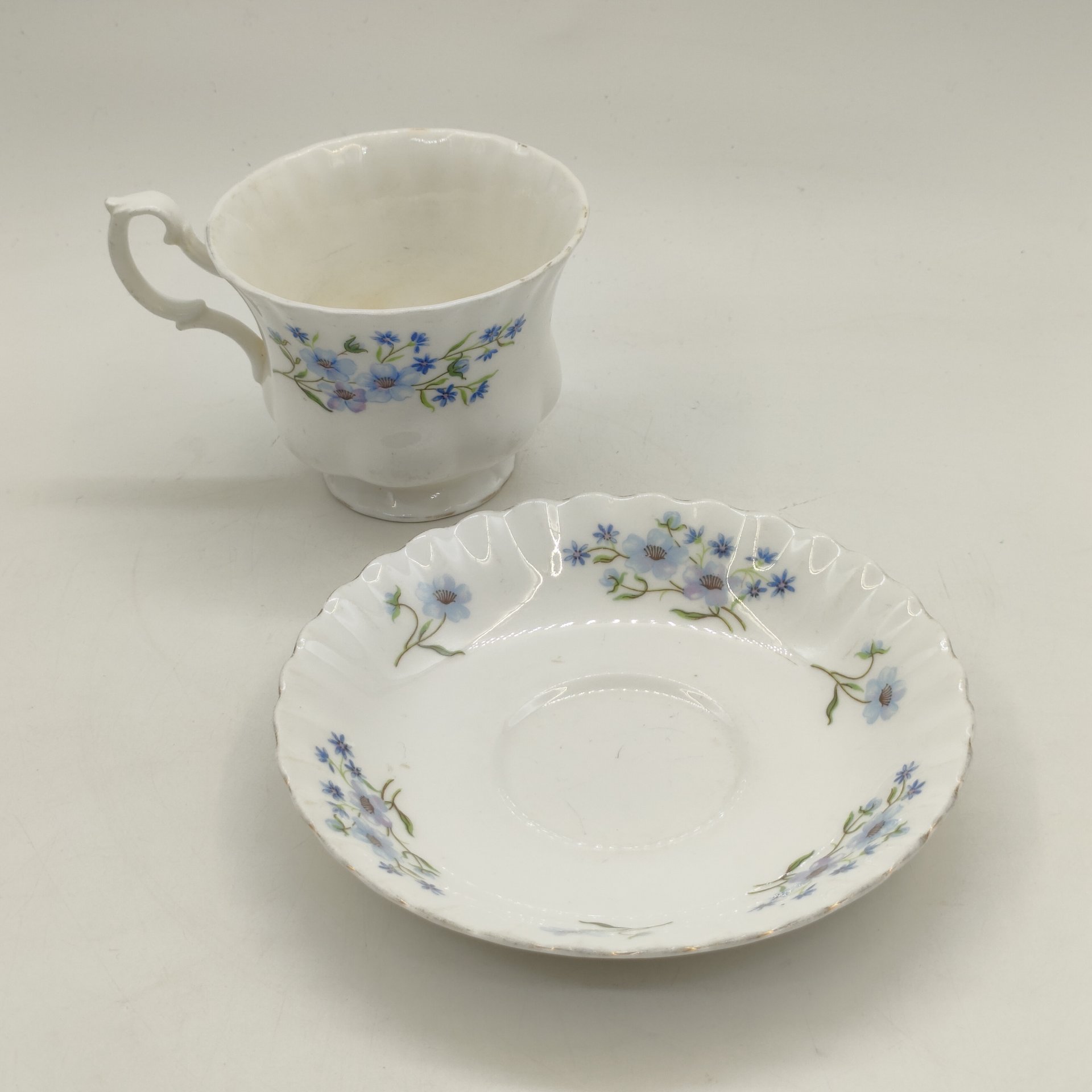 Чайная (кофейная) пара "Blue Rock", украшенная цветочным декором, Richmond, фарфор, деколь, золочение, Великобритания, 1980-1990 гг.