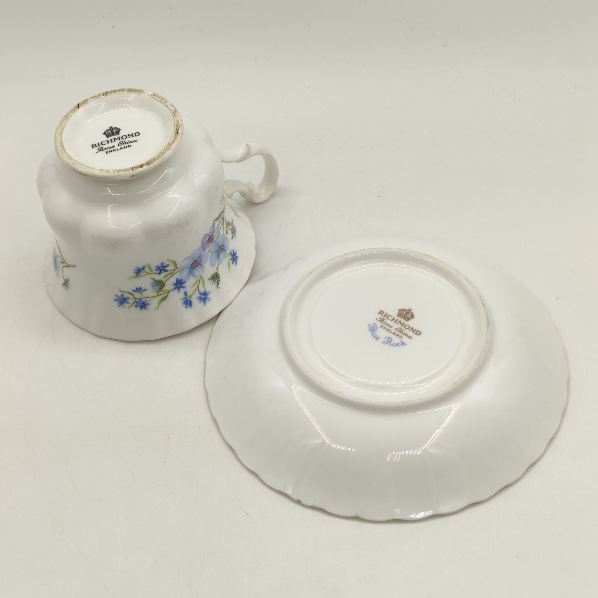 Чайная (кофейная) пара "Blue Rock", украшенная цветочным декором, Richmond, фарфор, деколь, золочение, Великобритания, 1980-1990 гг.