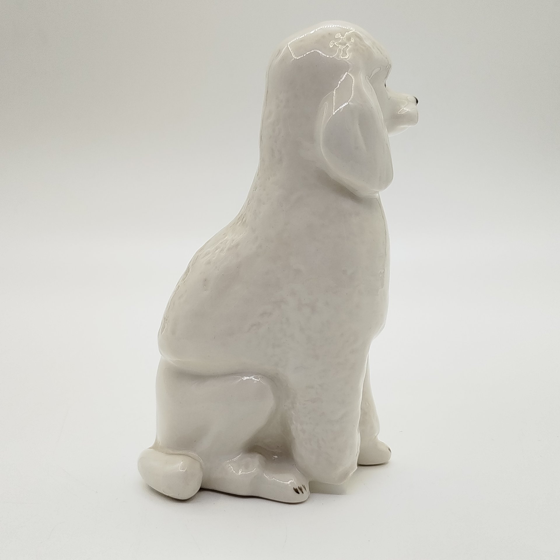 Статуэтка "Пудель", автор П.П. Веселов, фарфор, роспись, Ленинградский фарфоровый завод (ЛФЗ), СССР, 1970-1991 гг.