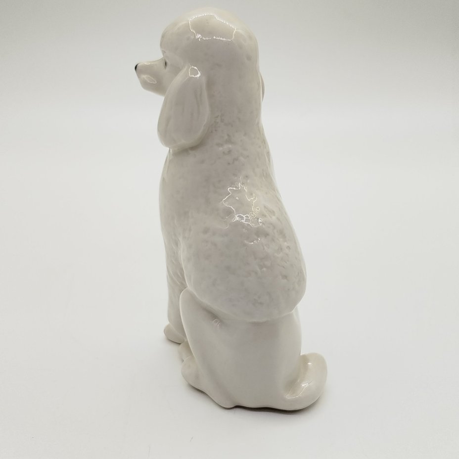 Статуэтка "Пудель", автор П.П. Веселов, фарфор, роспись, Ленинградский фарфоровый завод (ЛФЗ), СССР, 1970-1991 гг.