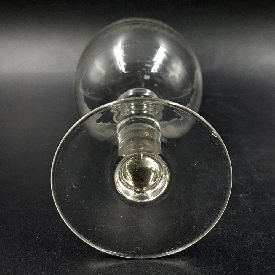 Бокал с орнаментальным декором