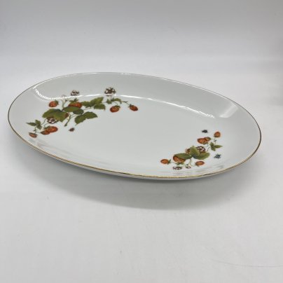 Блюдо овальное (селедочница) "Клубника и божьи коровки", Graf Von Henneberg Porzellan