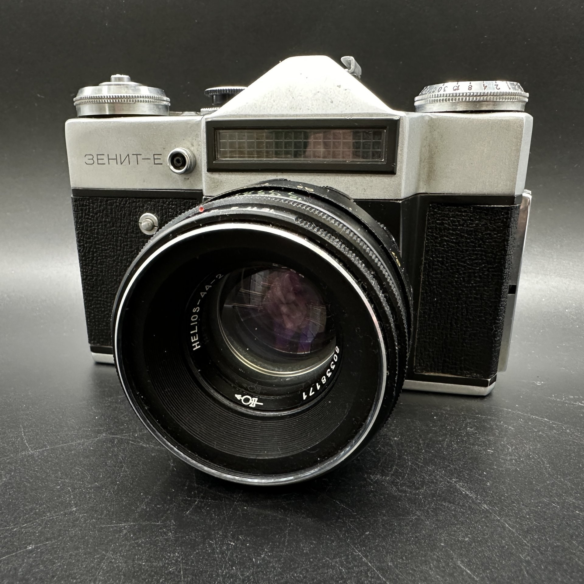 Фотоаппарат "Зенит-Е"  с объективом "Гелиос-44" в оригинальном кофре, Минский механический завод им. С.И. Вавилова  (БелОМО)