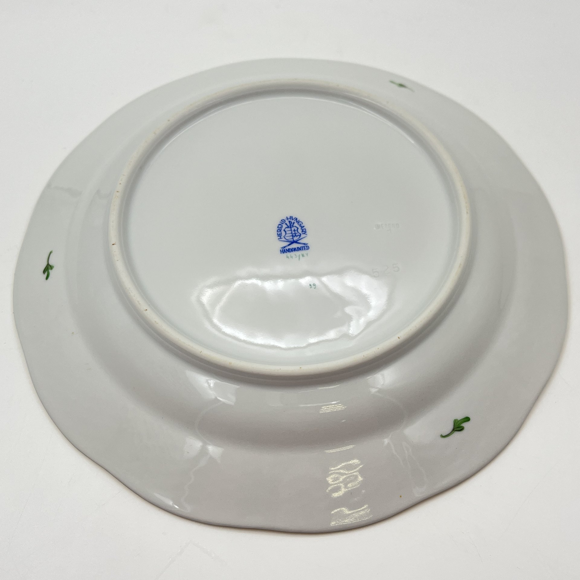 Тарелка, выполненная  в дизайне Kitty (KY), фарфор, роспись, золочение, Herend (Херенд), Венгрия, 1970-1986 гг.