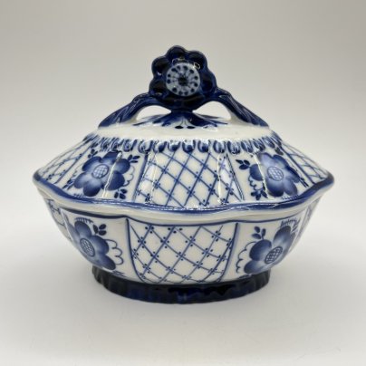 Сахарница (шкатулка) с цветочным декором, фарфор, роспись, Объединение «Гжель», СССР, 1986-1991 гг.