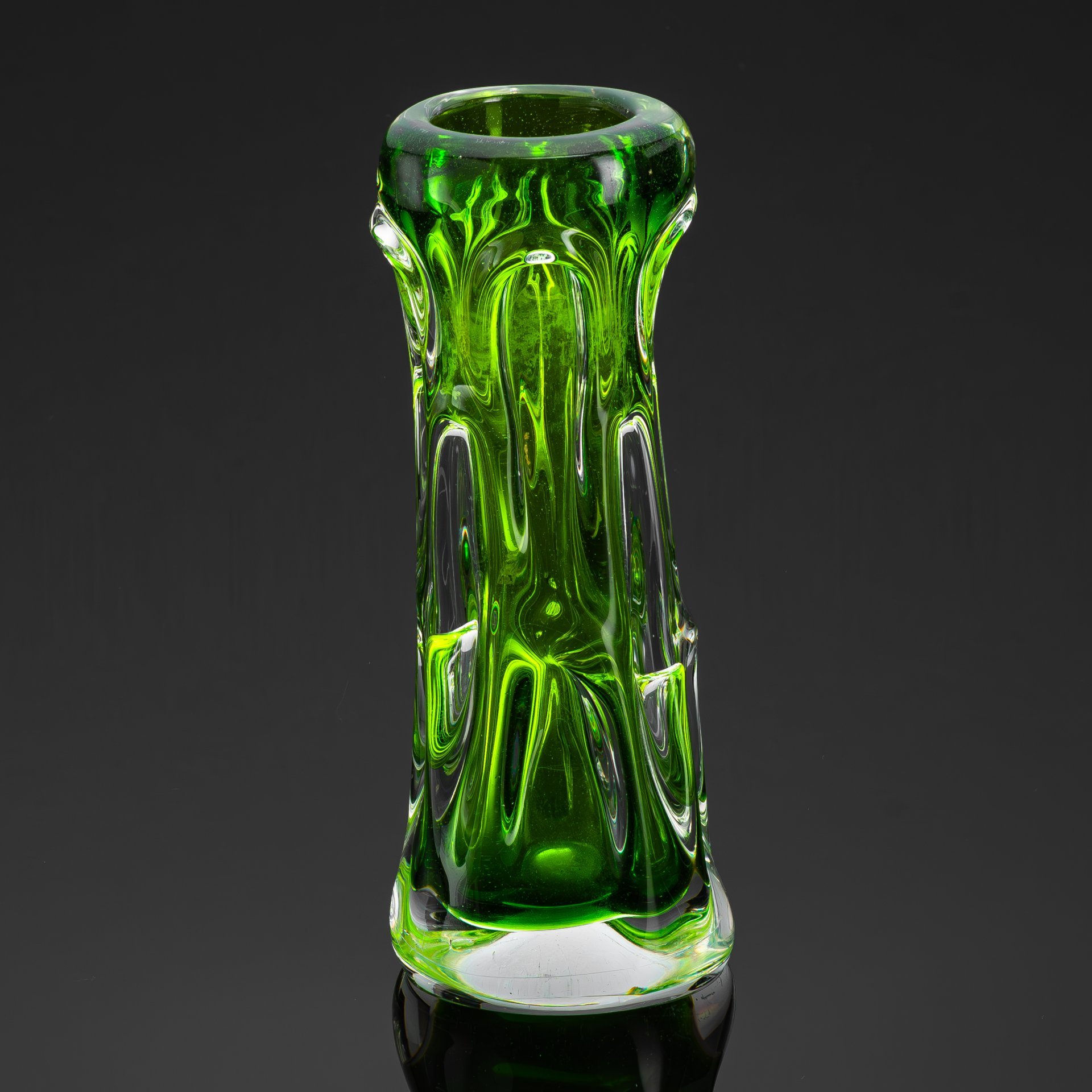 Ваза зеленого оттенка