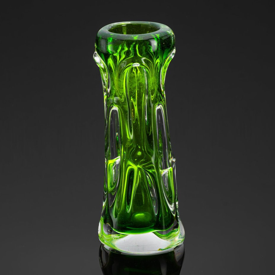 Ваза зеленого оттенка