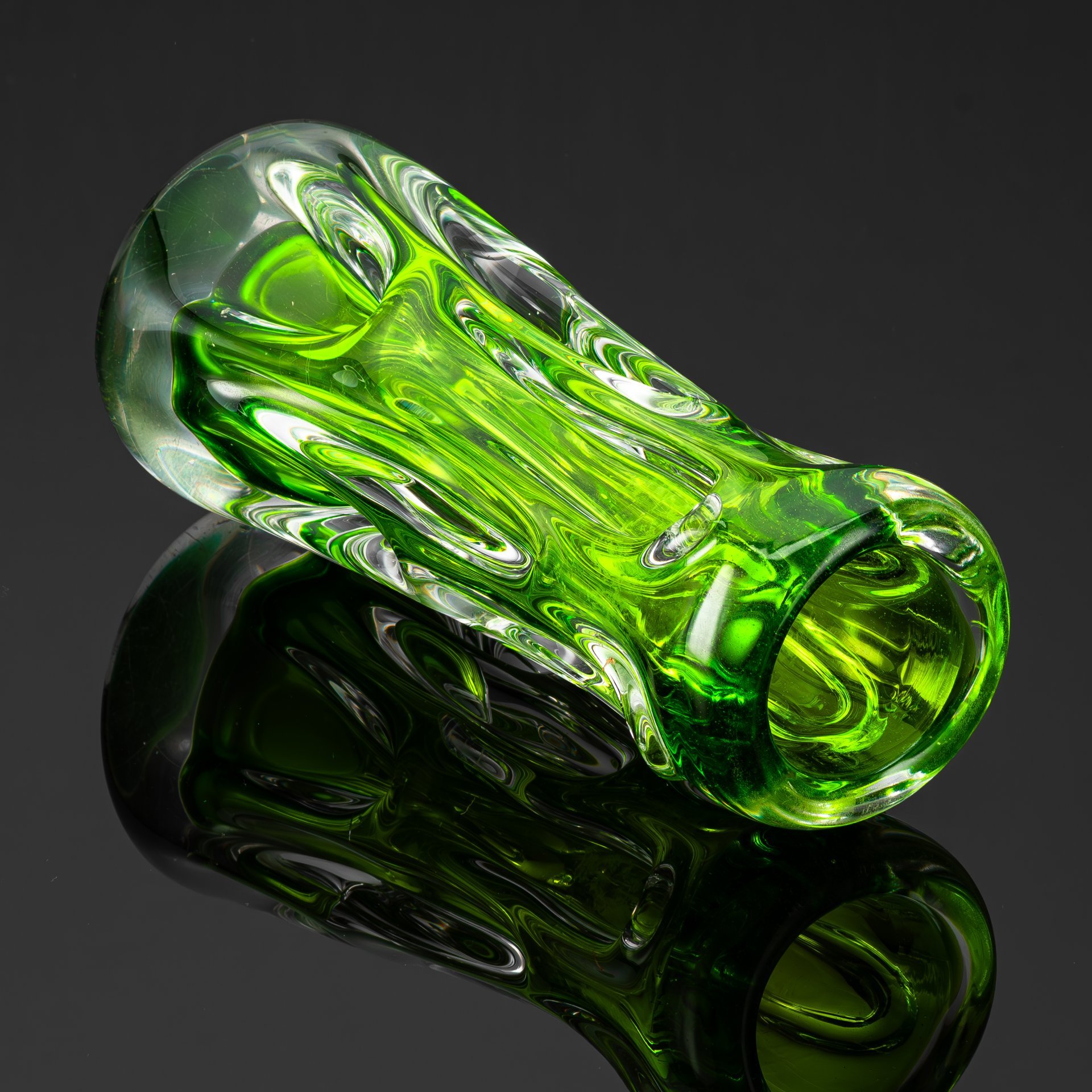 Ваза зеленого оттенка