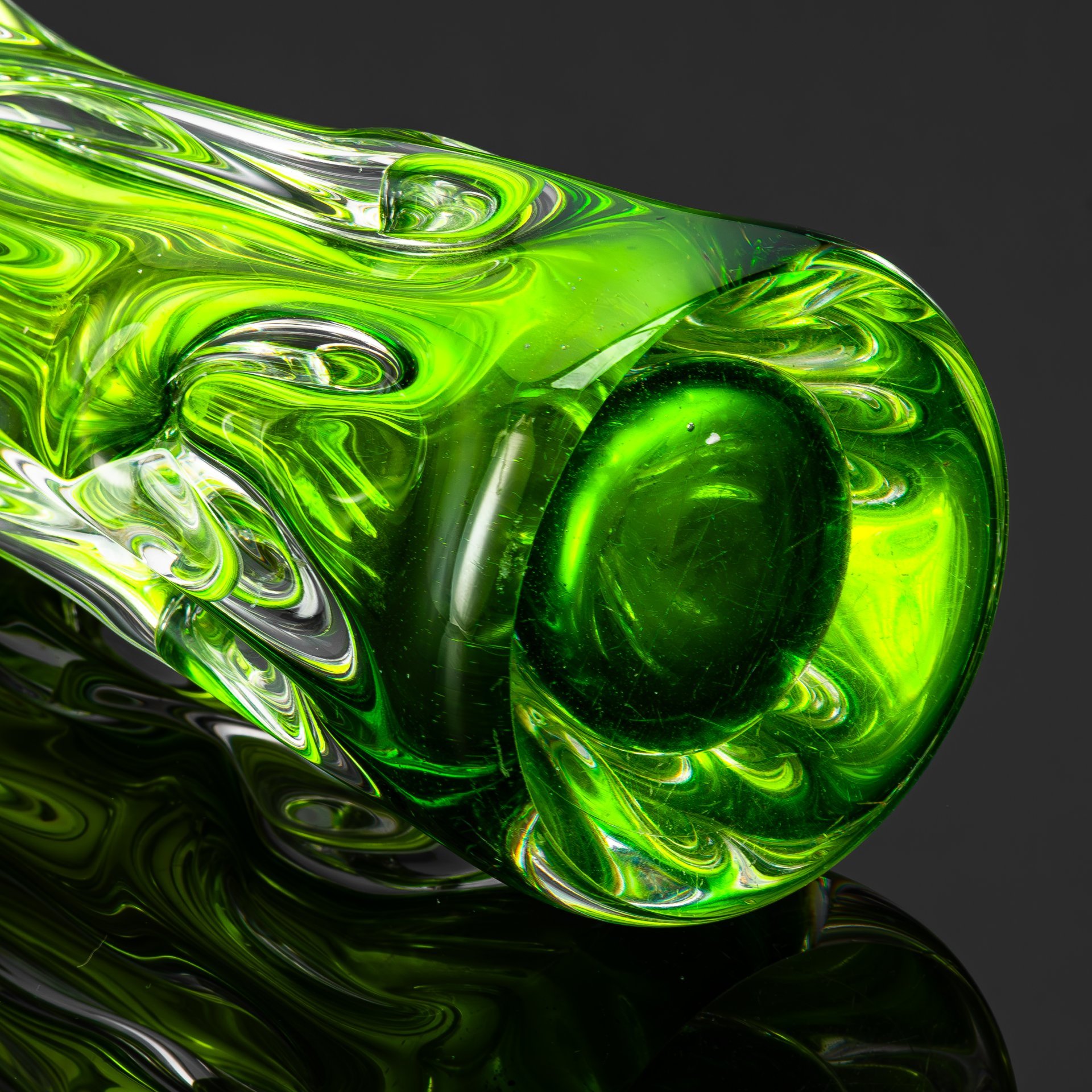 Ваза зеленого оттенка