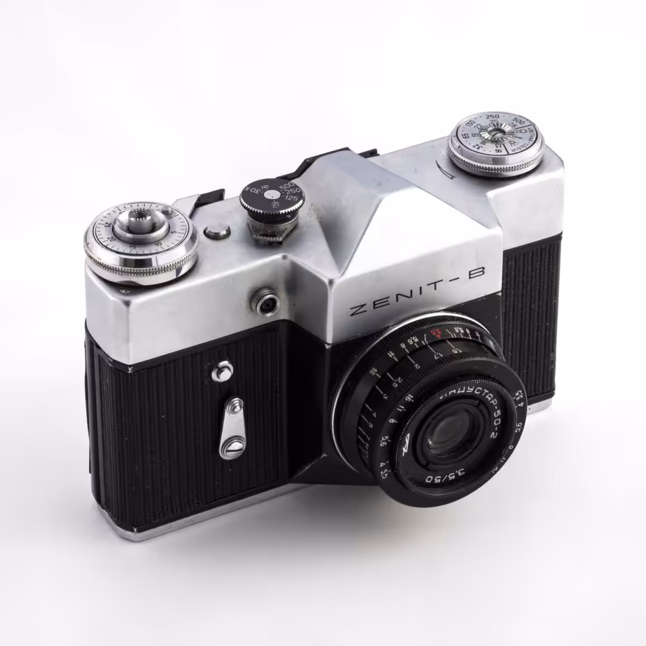 Фотоаппарат "Зенит-Е"  с объективом "Индустар-50-2" в оригинальном кофре, Красногорский механический завод (КМЗ)
