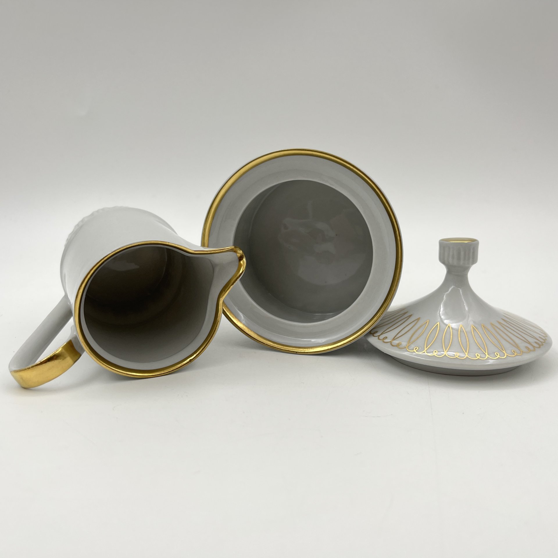 Сервиз кофейный с лаконичным декором, на 6 персон (15 предметов), фарфор, золочение, Volkstedt Beyer & Bock, Германия, 1948-1968 гг.