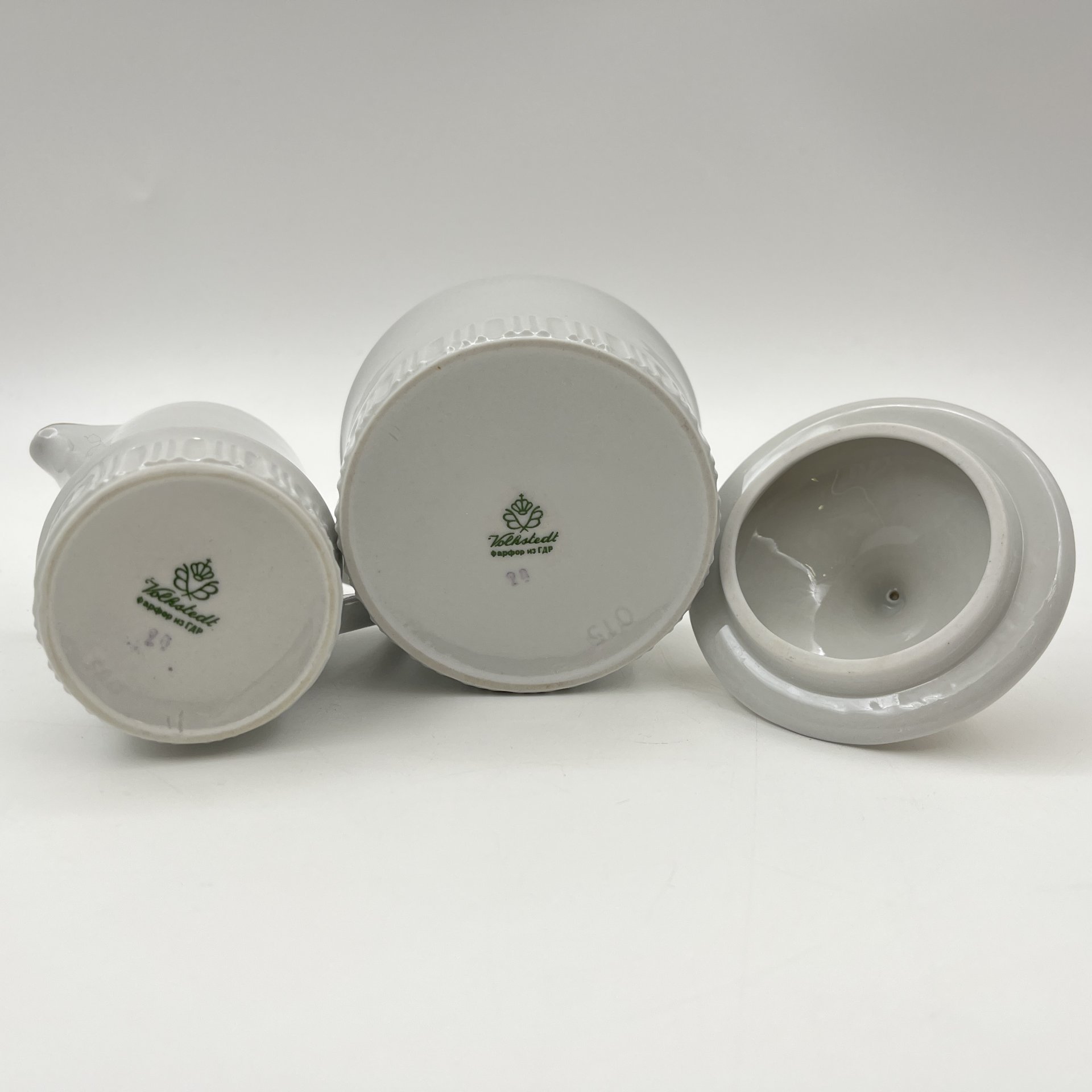 Сервиз кофейный с лаконичным декором, на 6 персон (15 предметов), фарфор, золочение, Volkstedt Beyer & Bock, Германия, 1948-1968 гг.