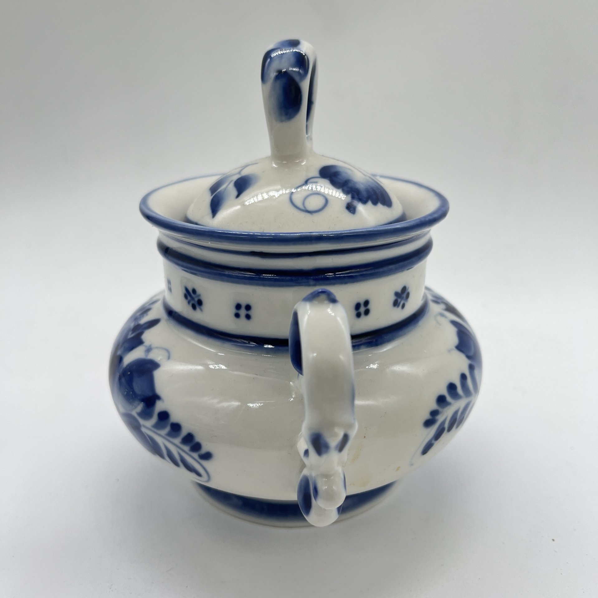 Сахарница с  расписным цветочным декором, авт. Рогов, исп. Булычева