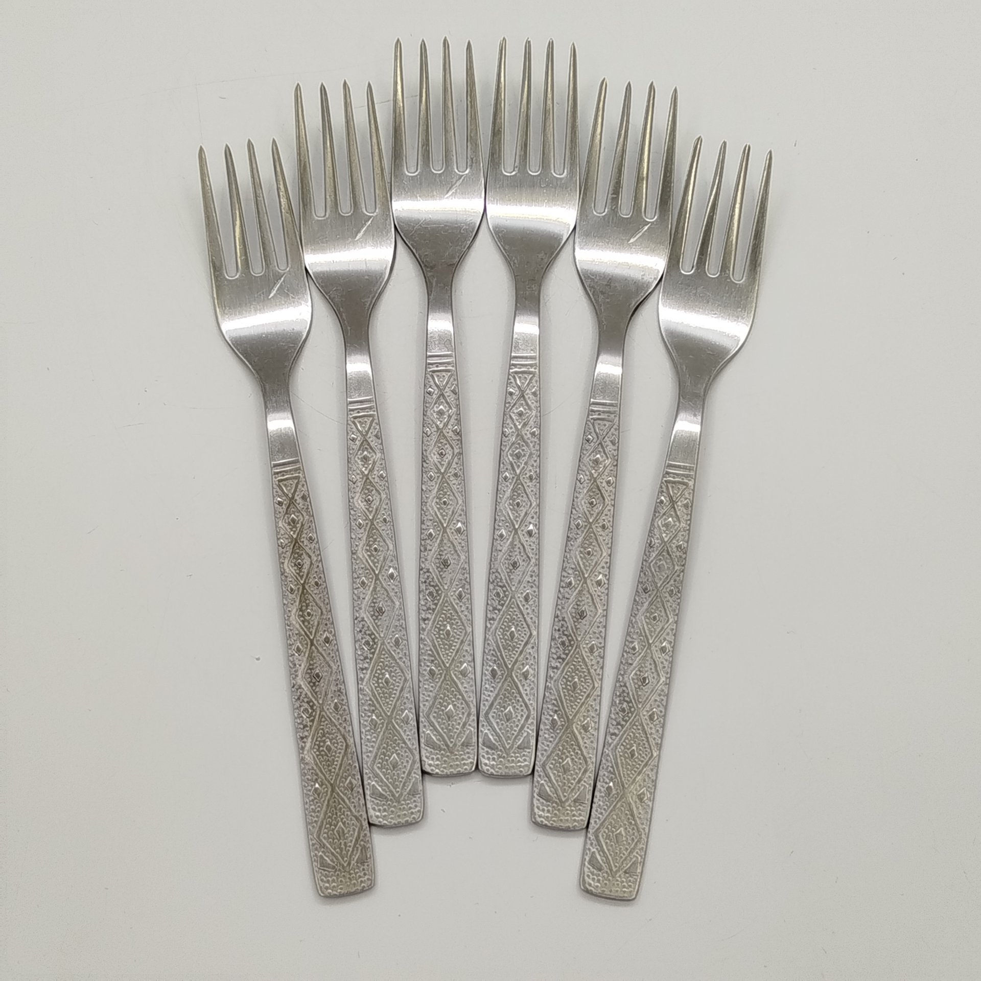 Набор из шести вилок с геометрическим декором