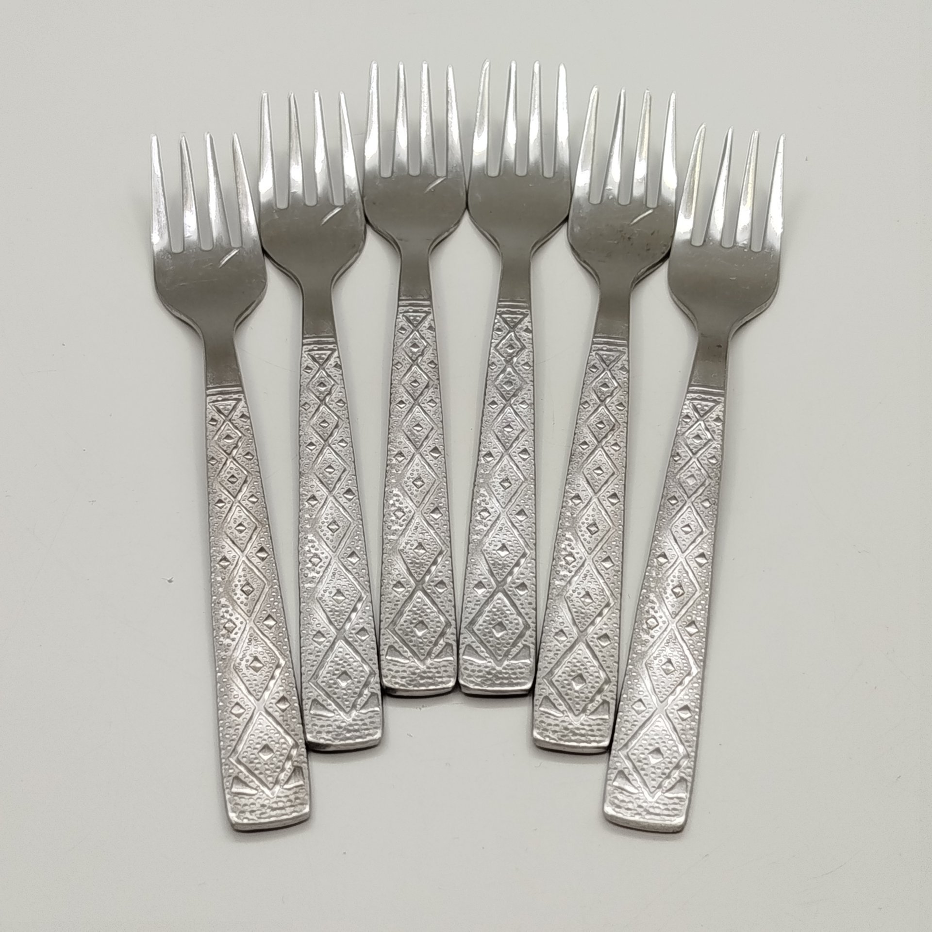 Набор из шести вилок с геометрическим декором