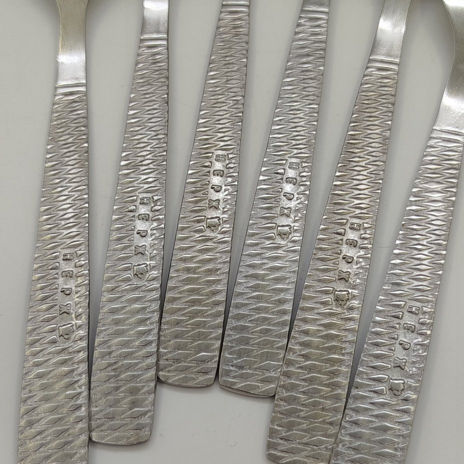 Набор из шести вилок с геометрическим декором