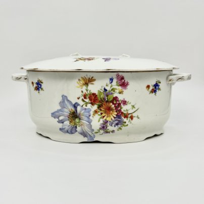 Терина (супница), украшенная цветочным декором, фаянс, деколь, золочение, Государственная Волховская фарфорово-фаянсовая фабрика «Коминтерн», СССР, 1921-1927 гг., Государственная Волховская фарфорово-фаянсовая фабрика «Коминтерн»