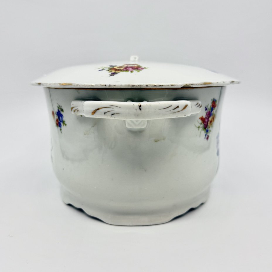 Терина (супница), украшенная цветочным декором, фаянс, деколь, золочение, Государственная Волховская фарфорово-фаянсовая фабрика «Коминтерн», СССР, 1921-1927 гг., Государственная Волховская фарфорово-фаянсовая фабрика «Коминтерн»