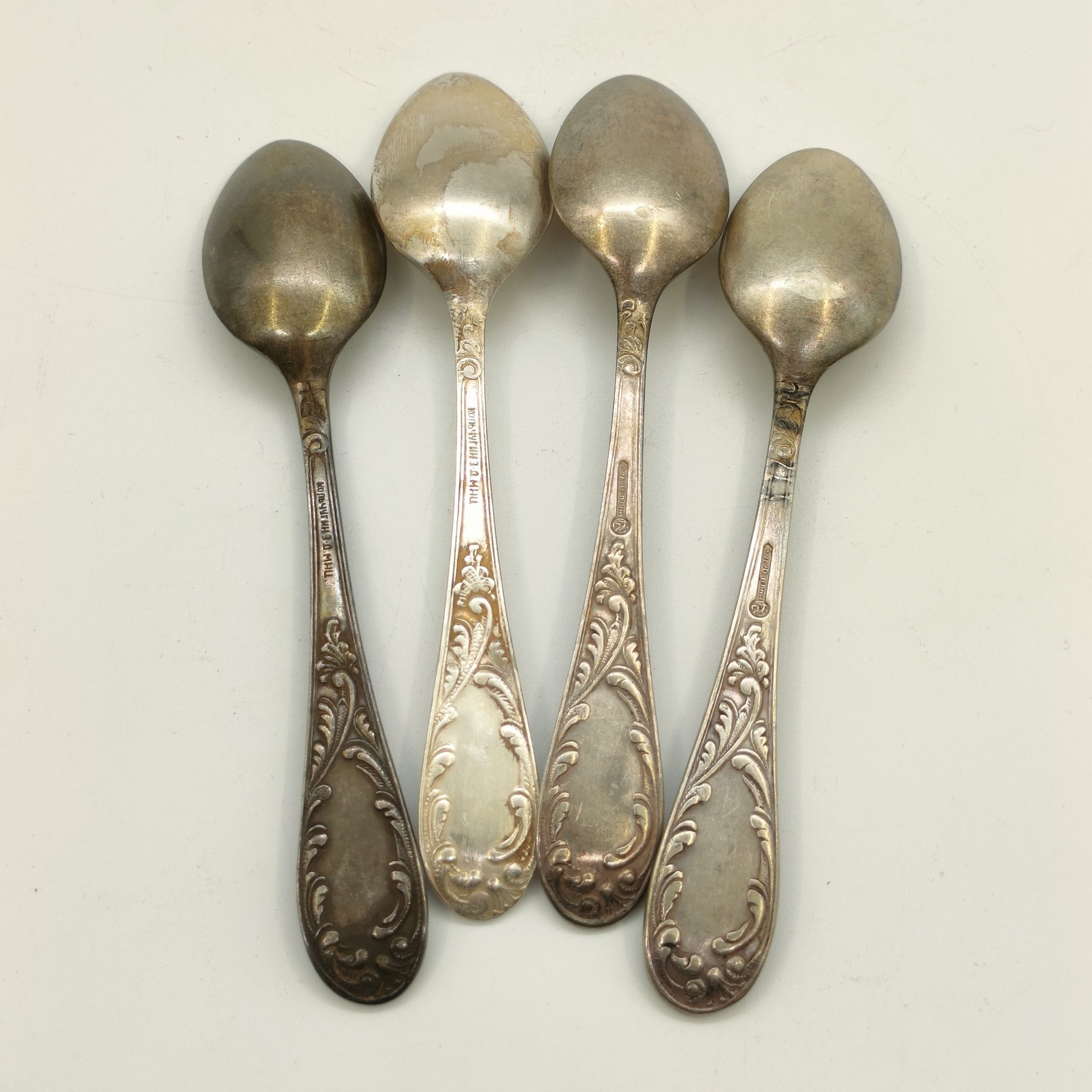 Набор из 4-х чайных ложек с растительным декором (в подборе), мНЦ (медь-никель-цинк), Кольчугинский завод цветных металлов, СССР, 1950-1990 гг.