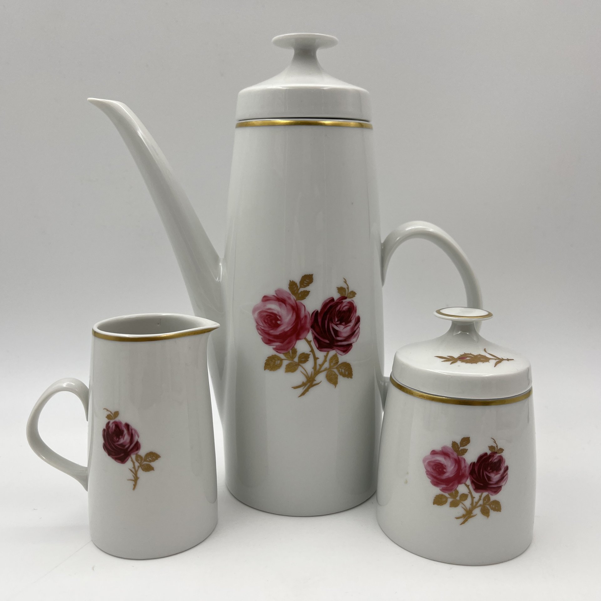 Сервиз кофейный с декором в виде роз на 6 персон (16 предметов), фарфор, деколь, золочение, Lichte Porzellan (Лихте), ГДР, 1976-1991 гг.