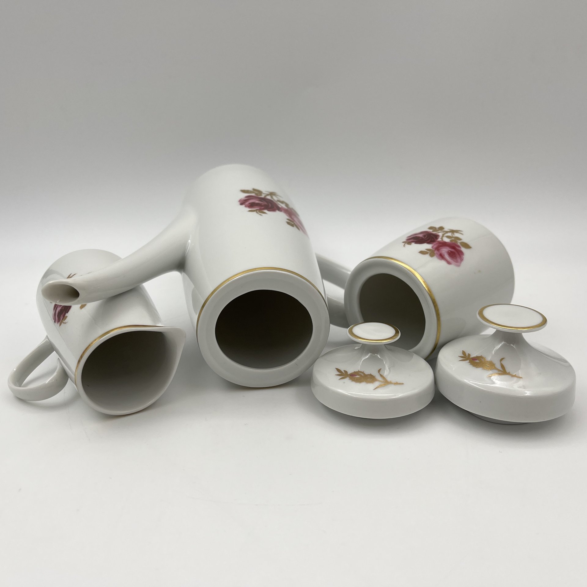 Сервиз кофейный с декором в виде роз на 6 персон (16 предметов), фарфор, деколь, золочение, Lichte Porzellan (Лихте), ГДР, 1976-1991 гг.