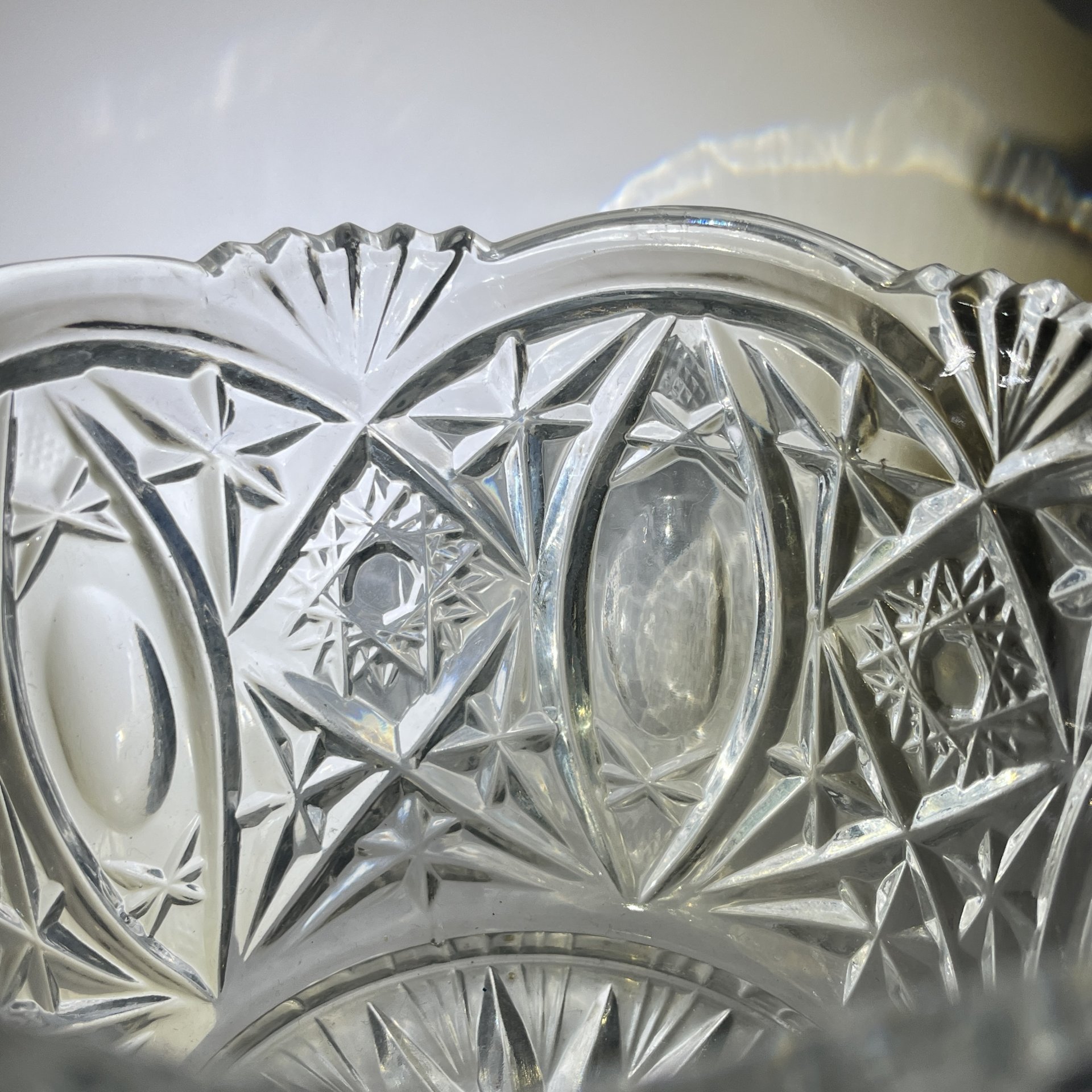 Салатник круглой формы с геометрическим декором, стекло, пресс, СССР, 1970-1990 гг.