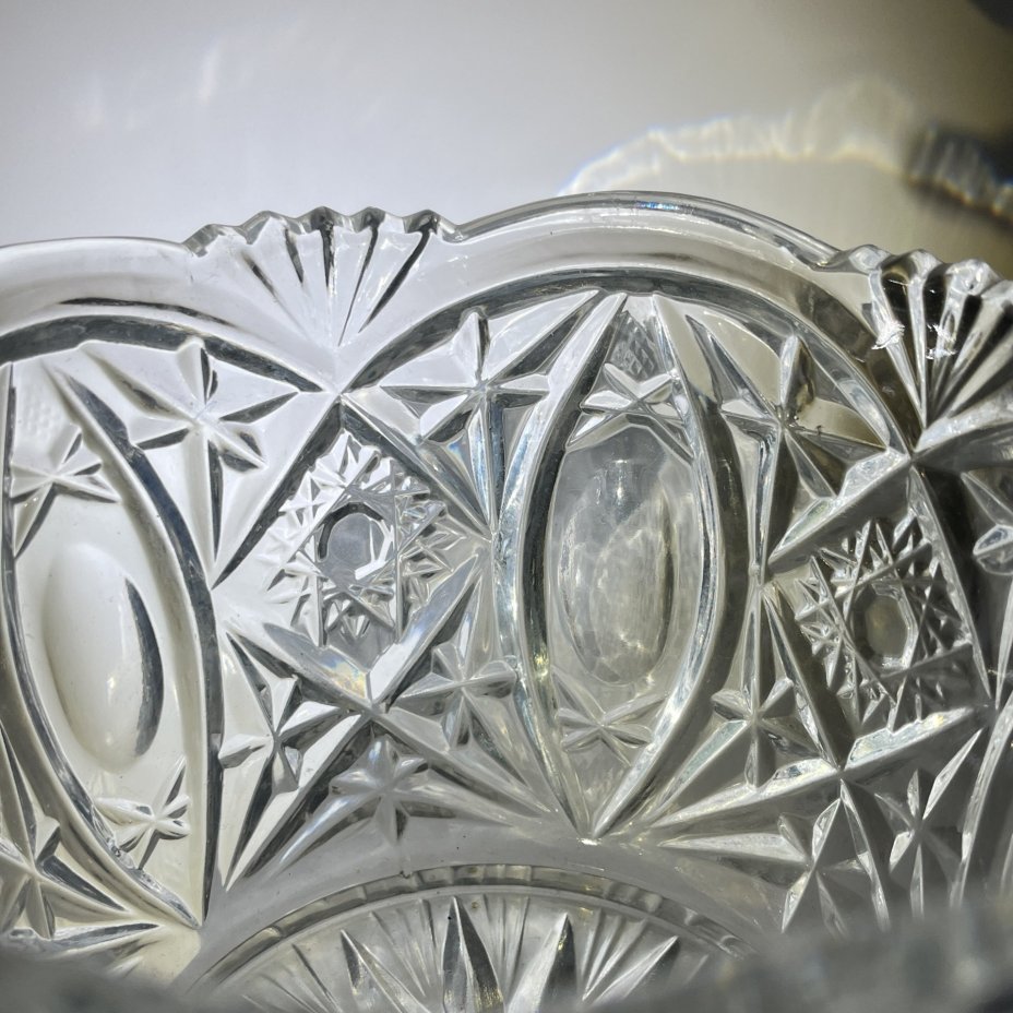 Салатник круглой формы с геометрическим декором