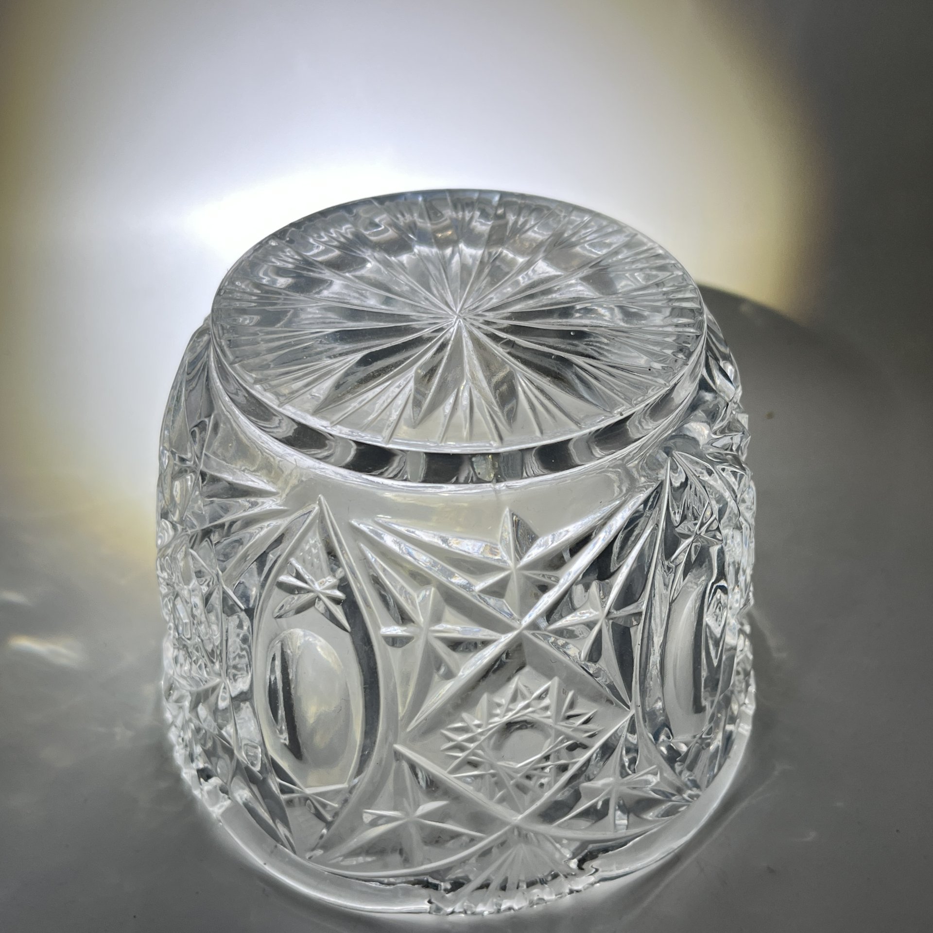 Салатник круглой формы с геометрическим декором, стекло, пресс, СССР, 1970-1990 гг.