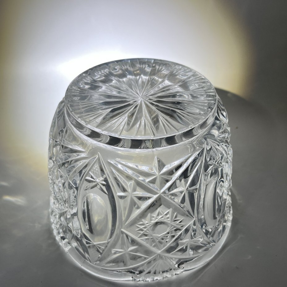 Салатник круглой формы с геометрическим декором