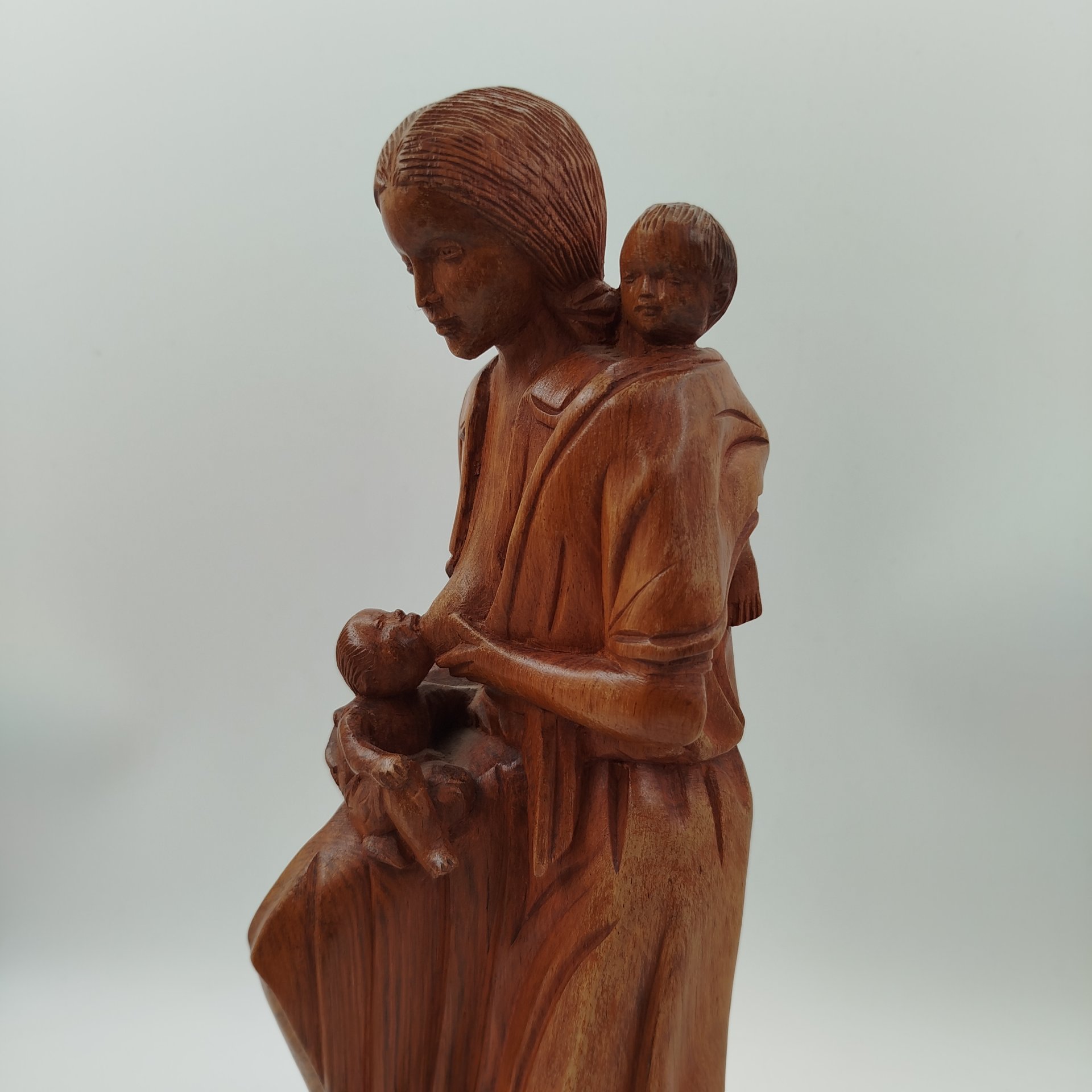 Статуэтка "Девушка с детьми", дерево, резьба, Мадагаскар, 1990-2010 гг.