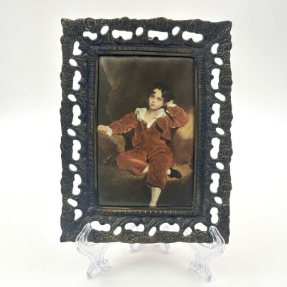 Панно настенное с репродукцией картины «Мальчик в красном», автор картины Томас Лоуренс, латунь, латунь, ткань, картон, шелкография, Западная Европа, 1980-1990 гг.