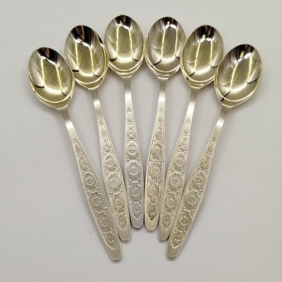 Набор из шести чайных ложек с орнаментальным декором, мНЦ (медь-никель-цинк), золочение, Кольчугинский завод цветных металлов, СССР, 1960-1990 гг.