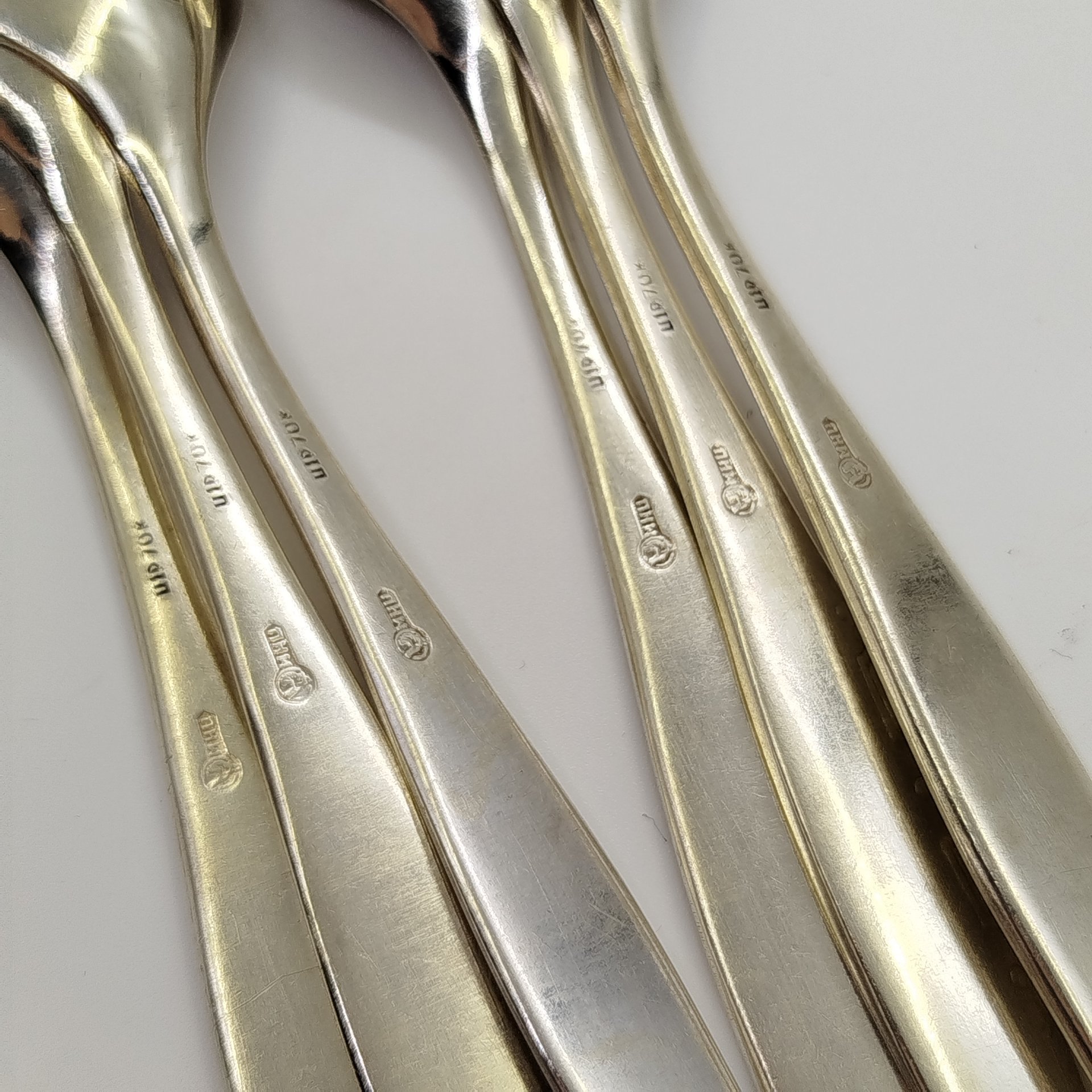 Набор из шести чайных ложек с орнаментальным декором, мНЦ (медь-никель-цинк), золочение, Кольчугинский завод цветных металлов, СССР, 1960-1990 гг.