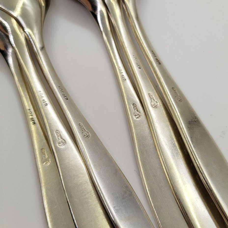 Набор из шести чайных ложек с орнаментальным декором, мНЦ (медь-никель-цинк), золочение, Кольчугинский завод цветных металлов, СССР, 1960-1990 гг.