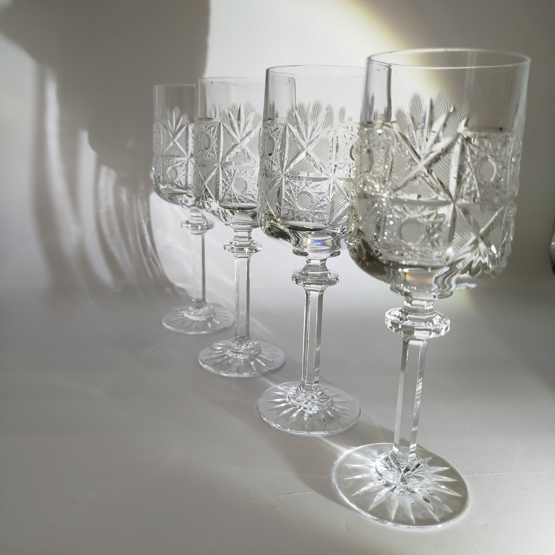 Набор из 4-х бокалов, украшенных геометрическим декором, хрусталь, алмазная грань, СССР, 1970-1990 гг.