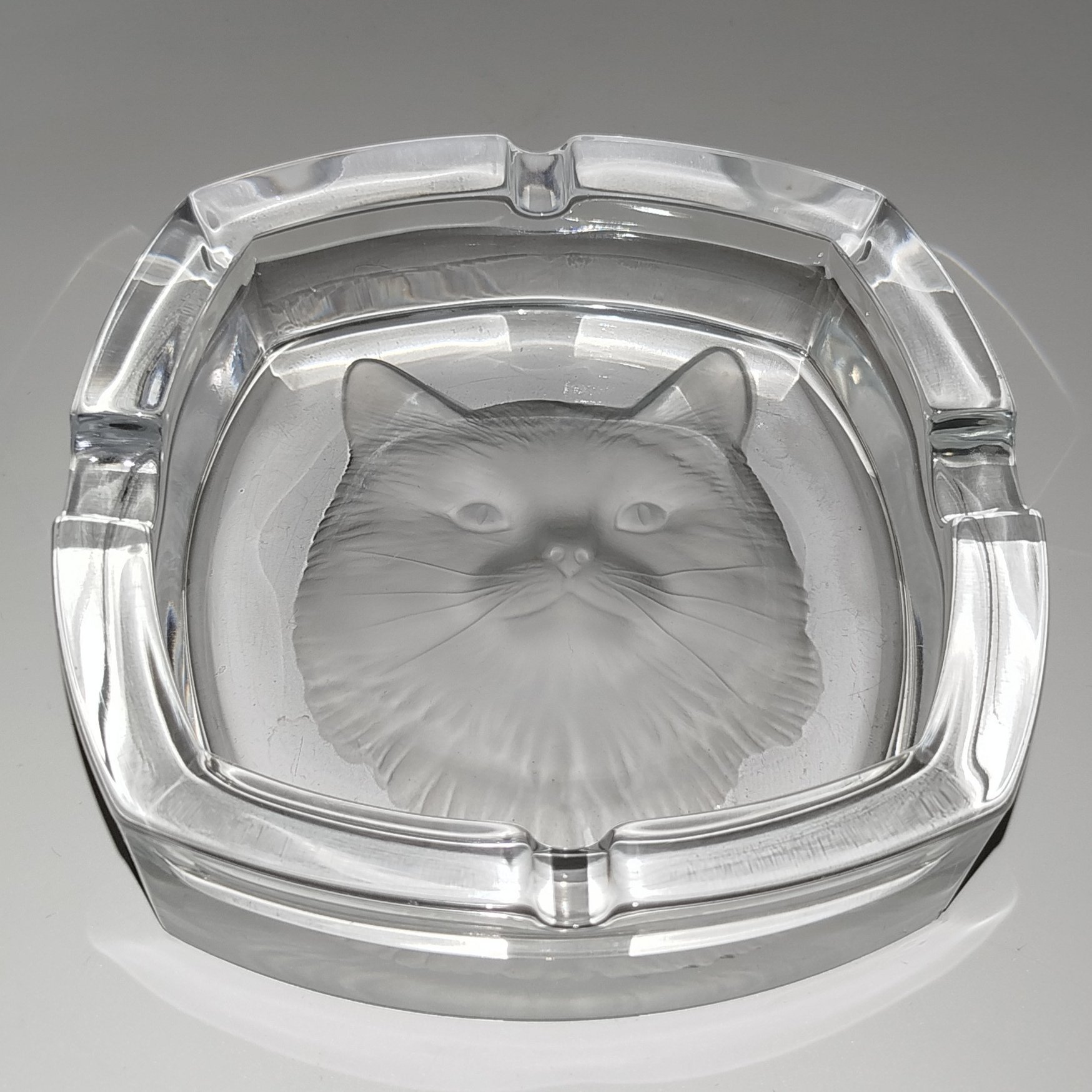 Пепельница с рельефным изображением кота, Cristal d`Arques