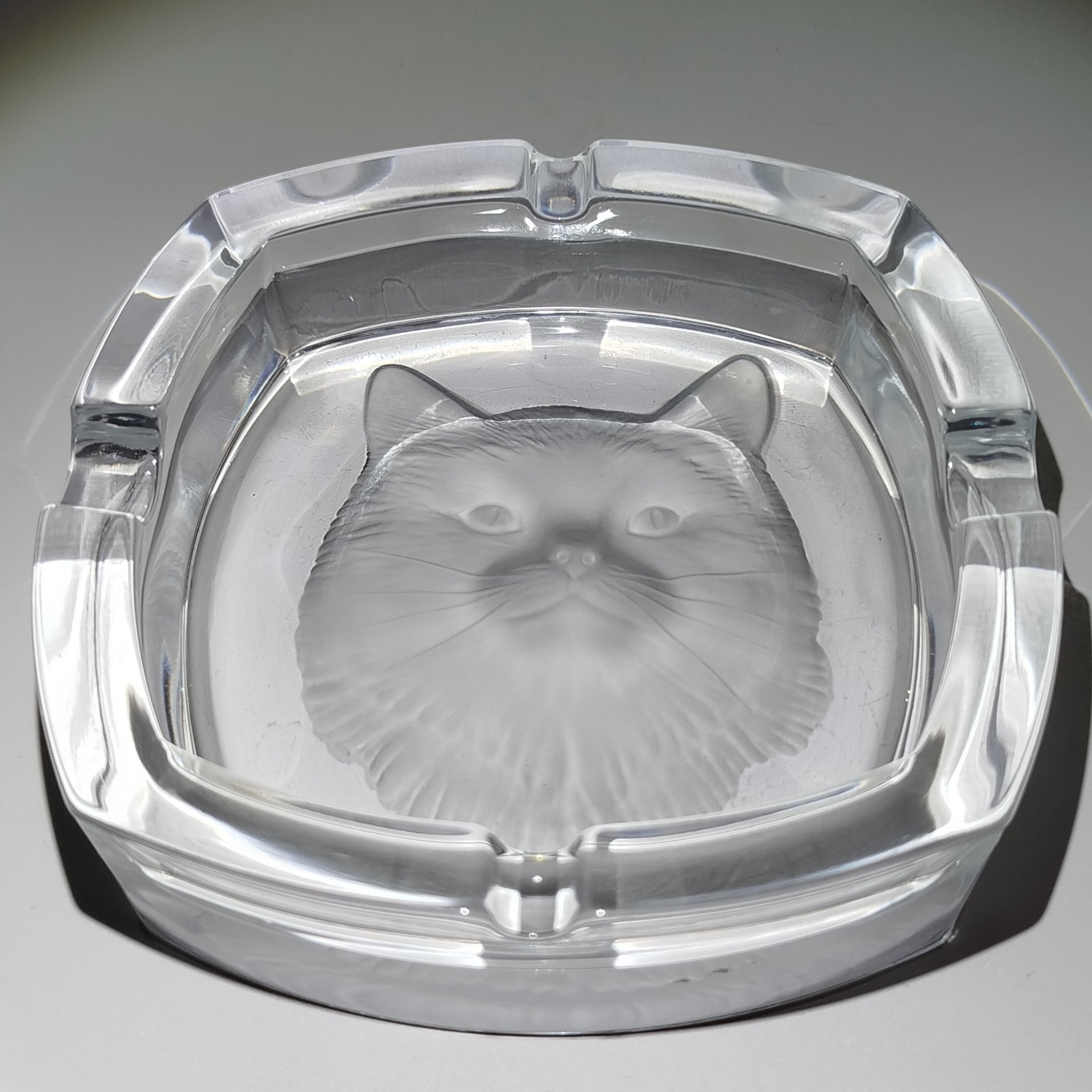 Пепельница с рельефным изображением кота, Cristal d`Arques