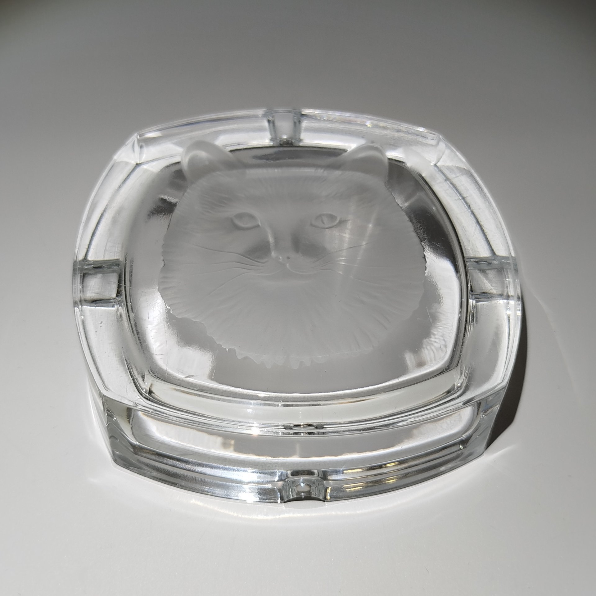 Пепельница с рельефным изображением кота, Cristal d`Arques