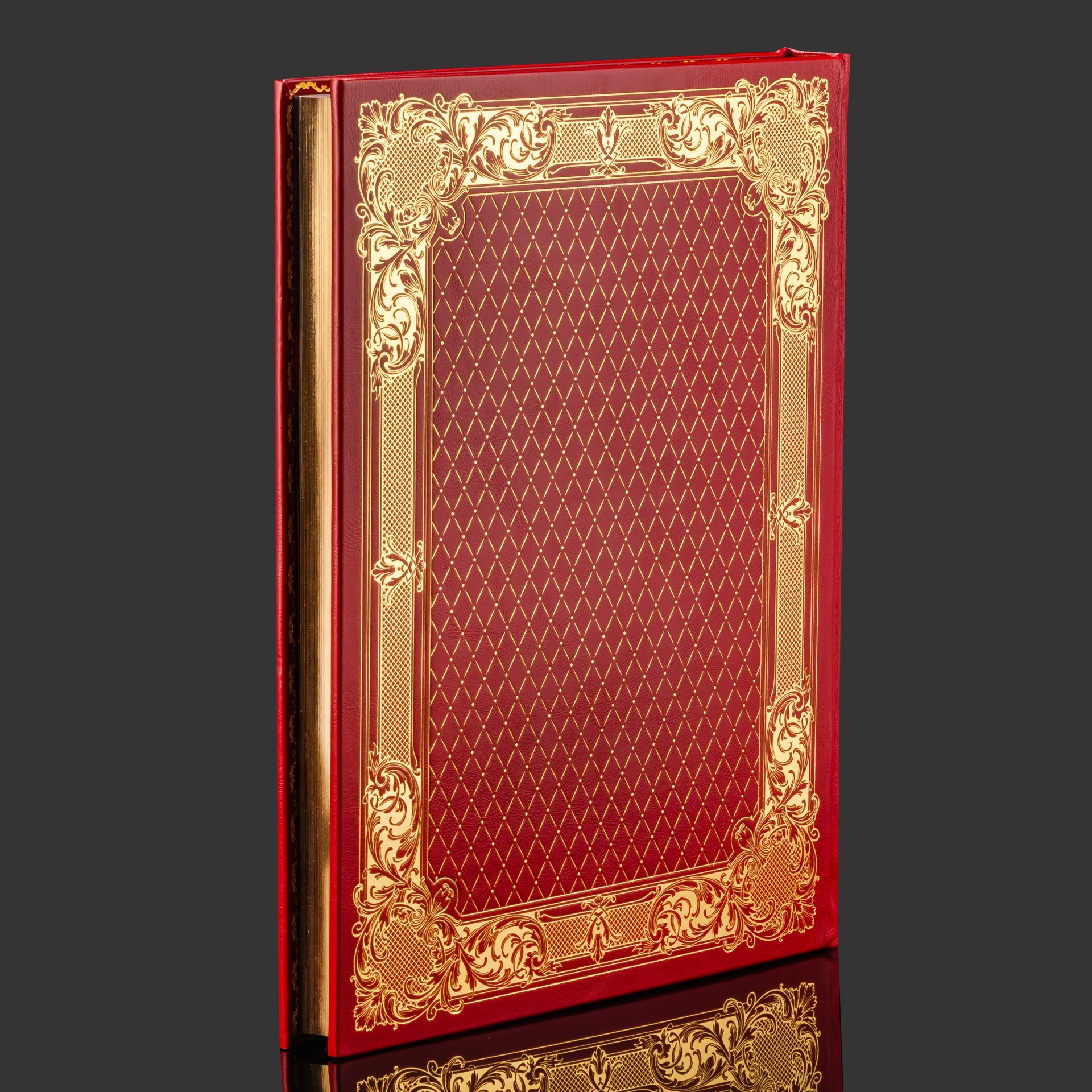 Подарочный набор с книгой "Москва" на китайском языке и плакеткой, бумага, кожаный переплет, тиснение, золочение, художественная накладка, обрез с золочением; дерево, золочение; в подарочном коробе  с бархатным ложементом, обтянутым кожей и бархатной подарочной упаковке — фото 2