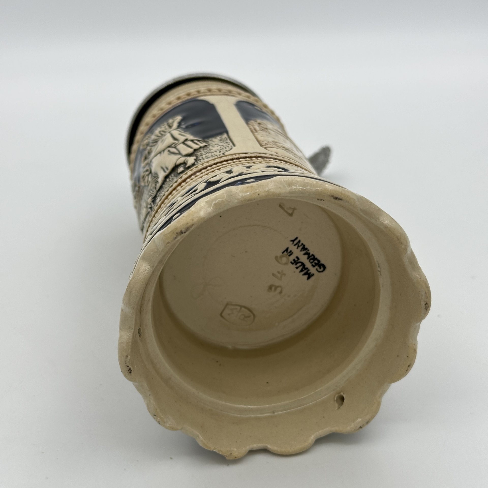 Кружка пивная, украшенная трактирной сценой (застольная беседа), Marzi & Remy