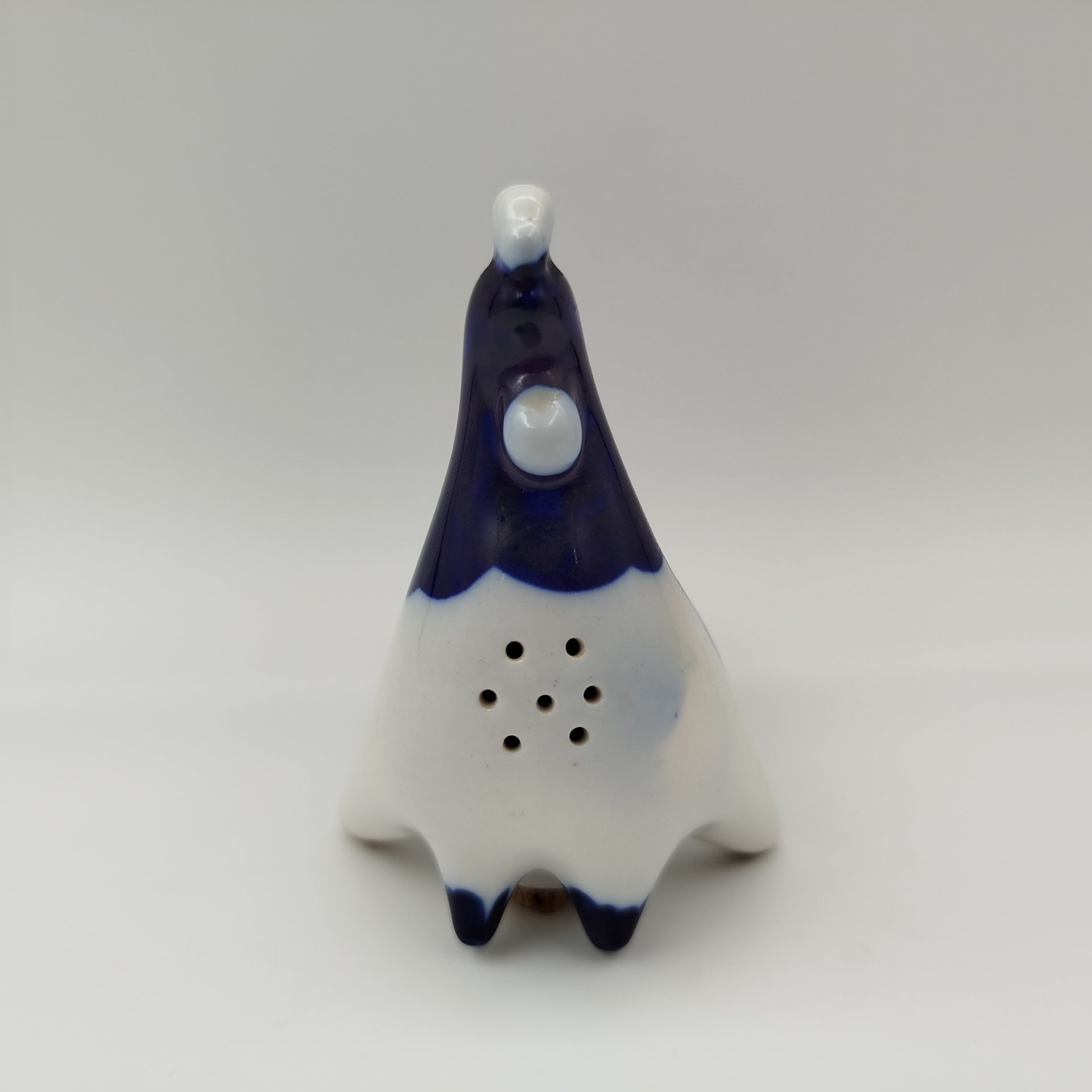 Солонка "Петух", скульптор М.Н. Мох, фарфор, роспись, золочение, Ленинградский фарфоровый завод (ЛФЗ), СССР, 1970-1991 гг.