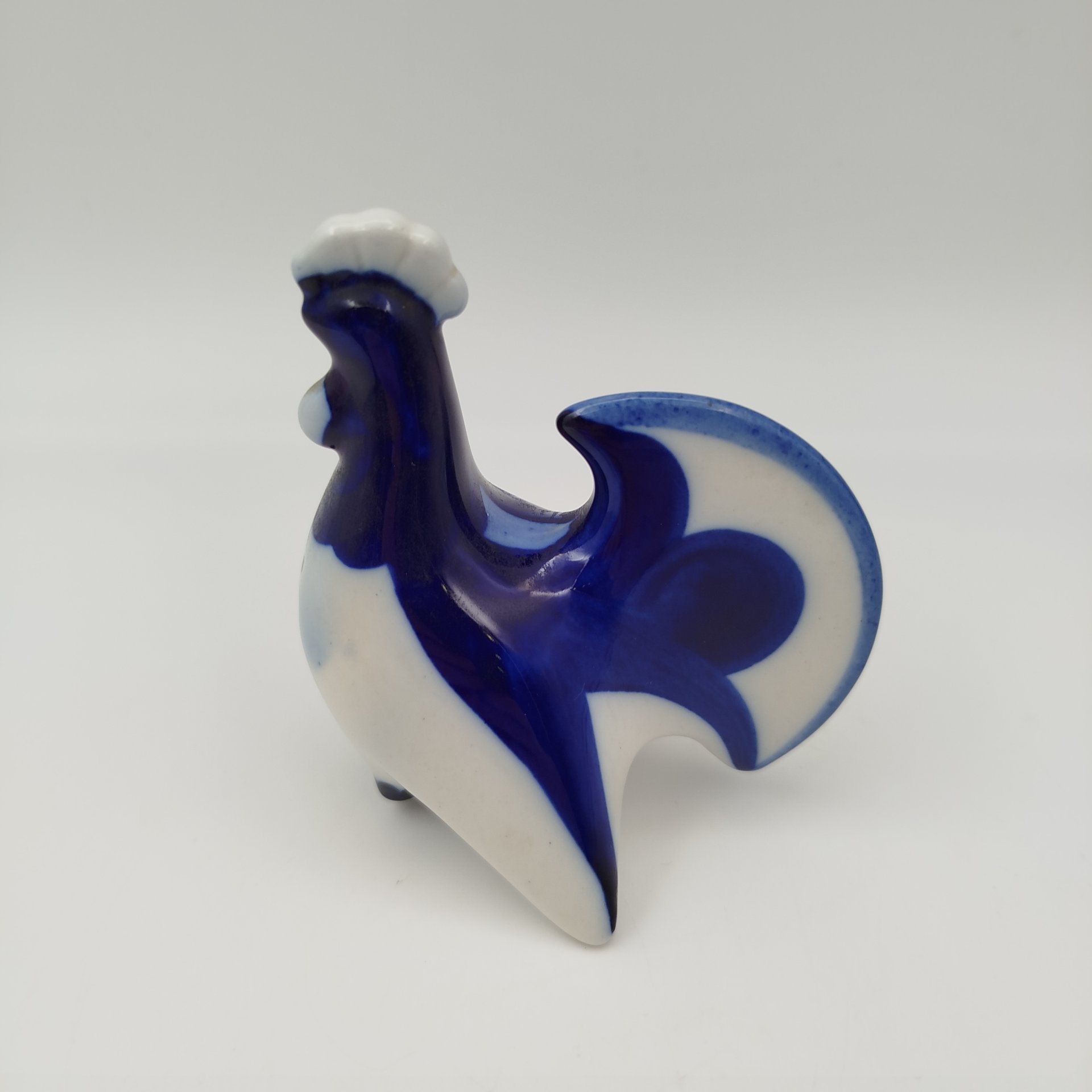 Солонка "Петух", скульптор М.Н. Мох, фарфор, роспись, золочение, Ленинградский фарфоровый завод (ЛФЗ), СССР, 1970-1991 гг.