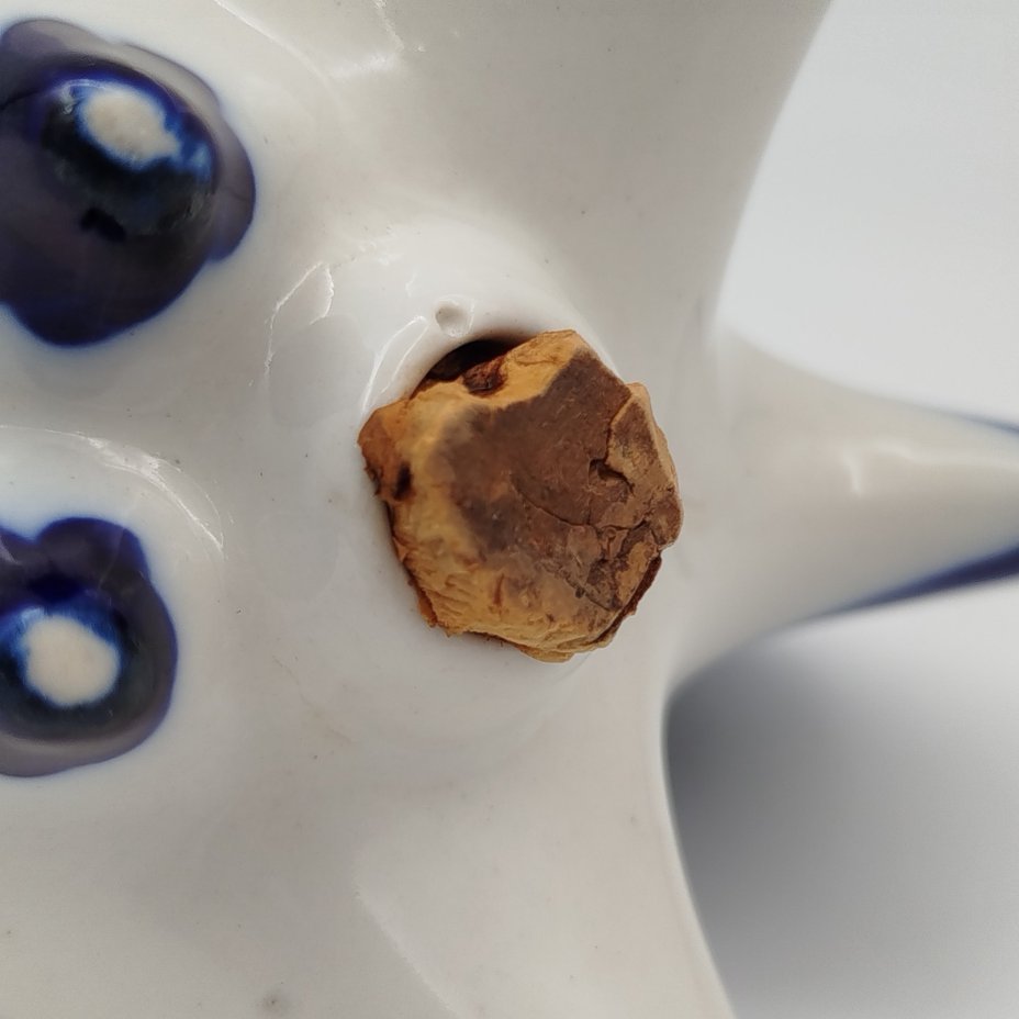 Солонка "Петух", скульптор М.Н. Мох, фарфор, роспись, золочение, Ленинградский фарфоровый завод (ЛФЗ), СССР, 1970-1991 гг.