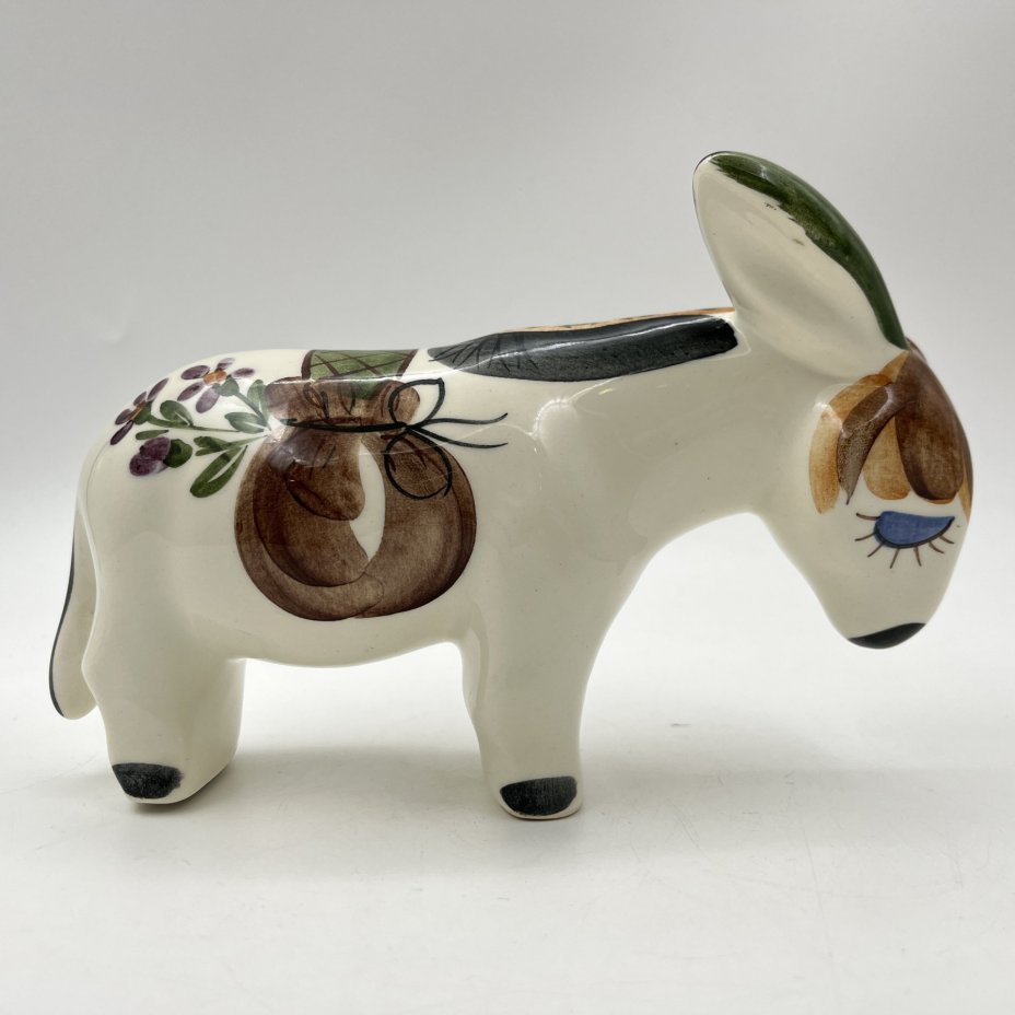 Статуэтка "Ослик", авторы Сергеев В. А., Крохина Ф. Н., фаянс, роспись, Конаковский фаянсовый завод им. М.И. Калинина (ЗиК Конаково), СССР, 1974-1991 гг.