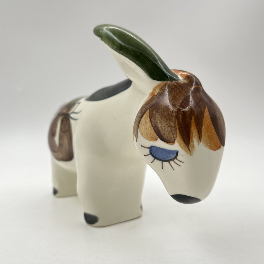Статуэтка "Ослик", авторы Сергеев В. А., Крохина Ф. Н., фаянс, роспись, Конаковский фаянсовый завод им. М.И. Калинина (ЗиК Конаково), СССР, 1974-1991 гг.