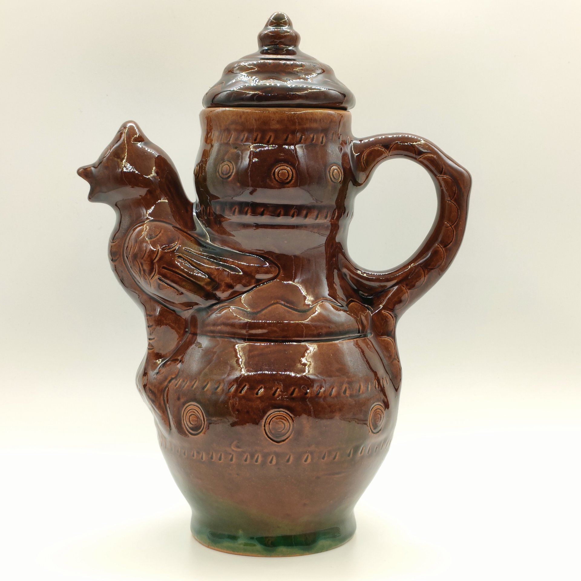 Кувшин, декорированный фигурой птицы, автор Н.К. Насонова, керамика, глазурь, Скопинская керамика, СССР, 1970-1990 гг.