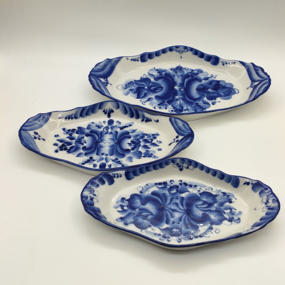Набор из 3-х сервировочных блюд с цветочным орнаментом, фарфор, роспись, Гжельский фарфоровый завод, Российская Федерация, 1990-2015 гг.