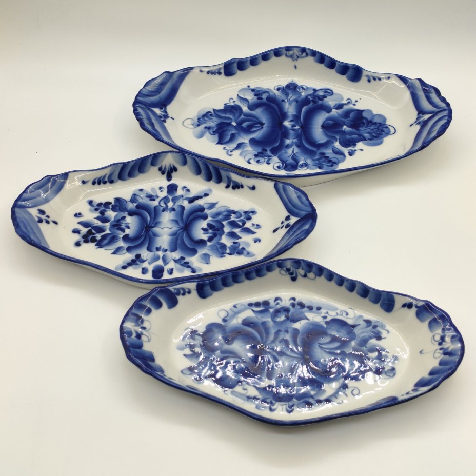Набор из 3-х сервировочных блюд с цветочным орнаментом, фарфор, роспись, Гжельский фарфоровый завод, Российская Федерация, 1990-2015 гг.